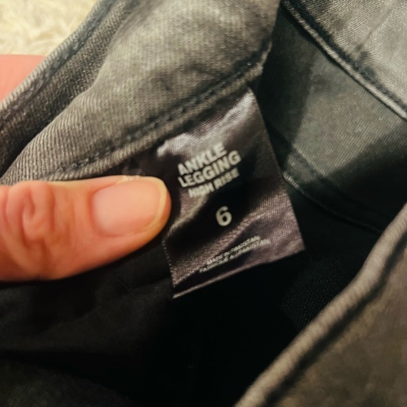 COPY - Express size 6 ankle legging skinny jeans high rise.  Good condition! - Picture 5 of 6